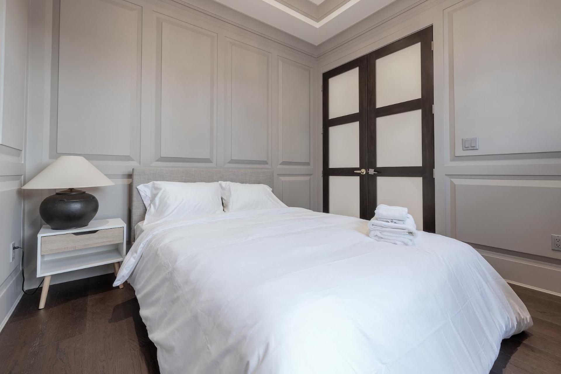 Luxurious Private Rooms In 列治文 外观 照片